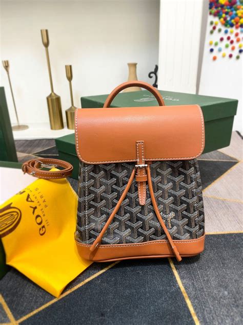 Купить Мужские сумки и рюкзаки Goyard в интернет каталоге .